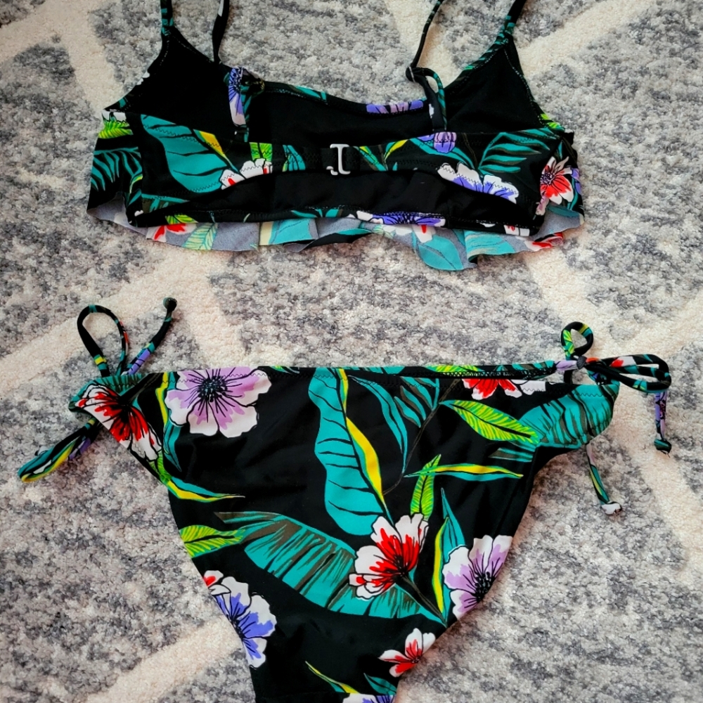 Floral bathing suit, Size Medium, Old Navy